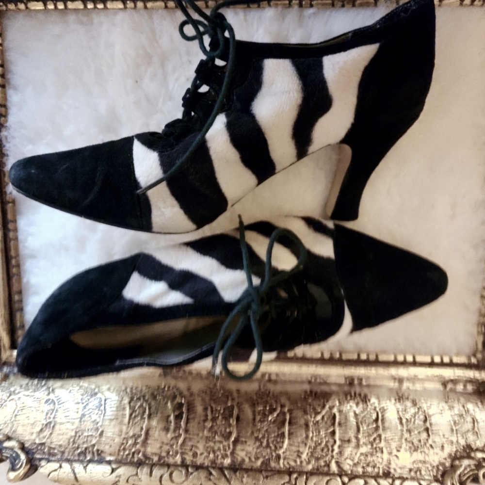 Black and White Faux Zebra Fur Size 7 (P2)
